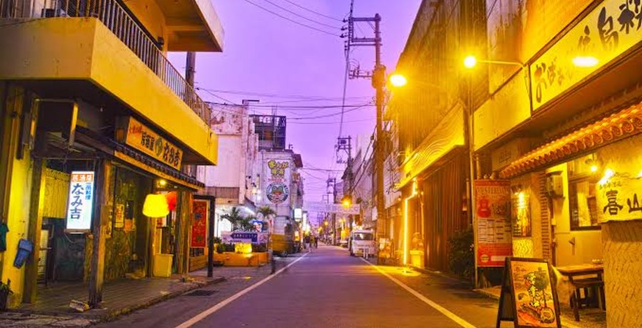 夜の西里通り